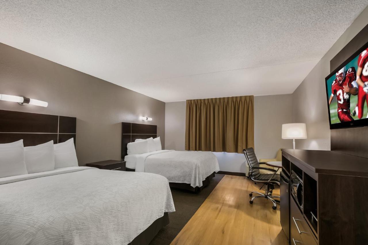 Hotel Red Roof Plus+ & West - Cedar Bluff