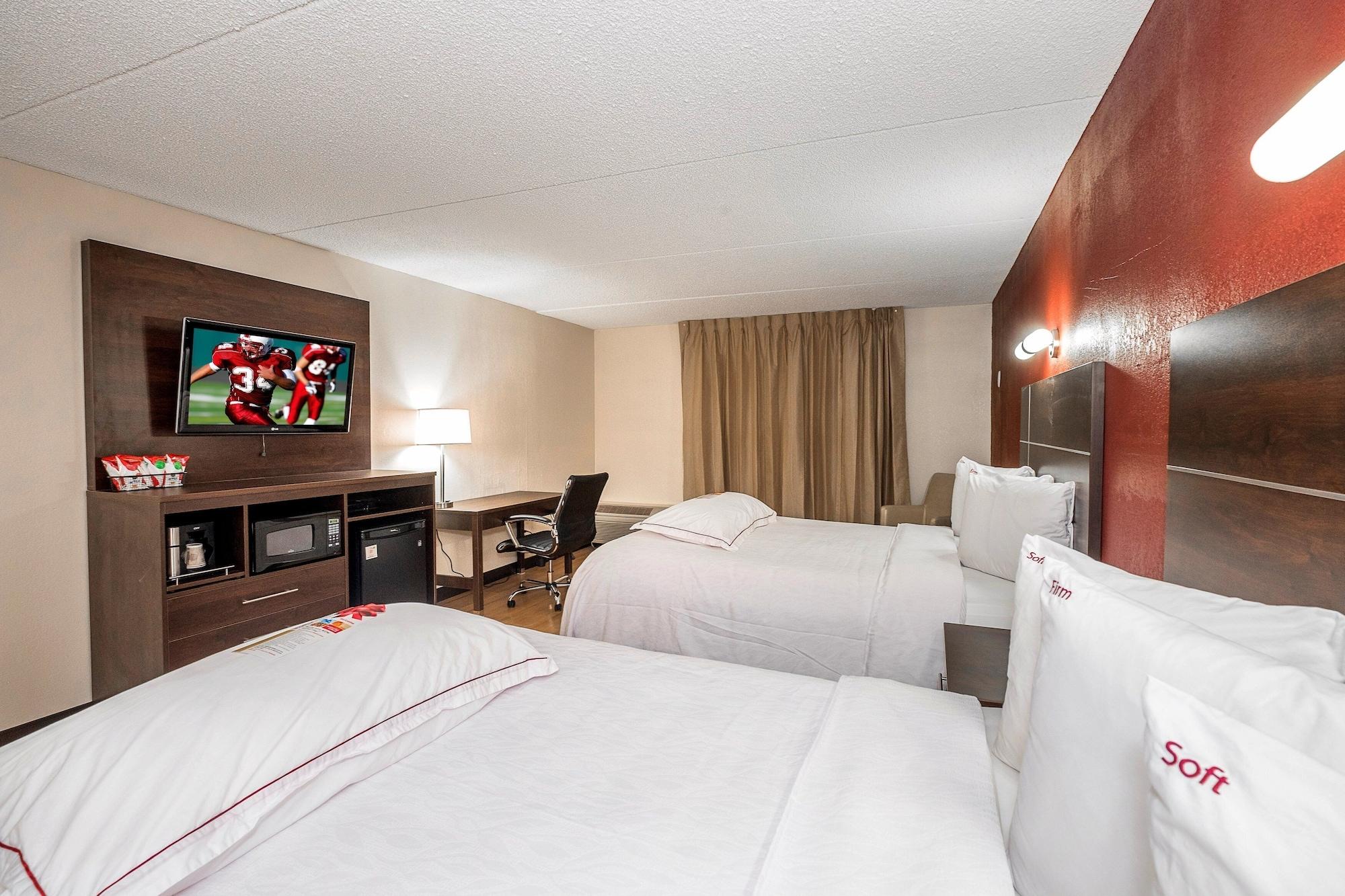 Hotel Red Roof Plus+ & West - Cedar Bluff 3*