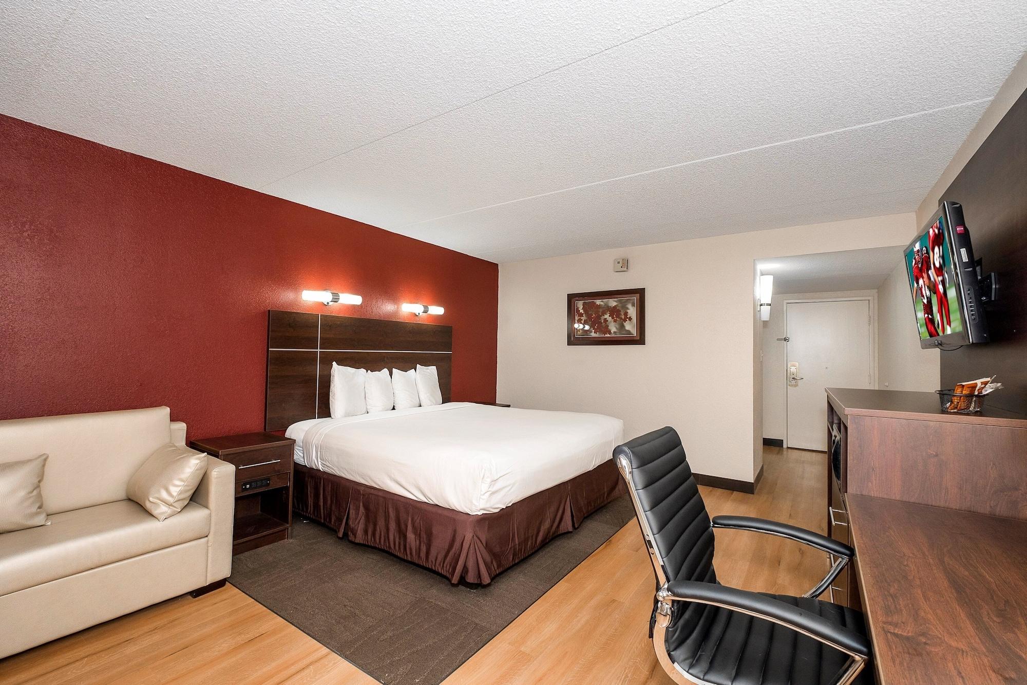 Red Roof Plus+ & West - Cedar Bluff 3*