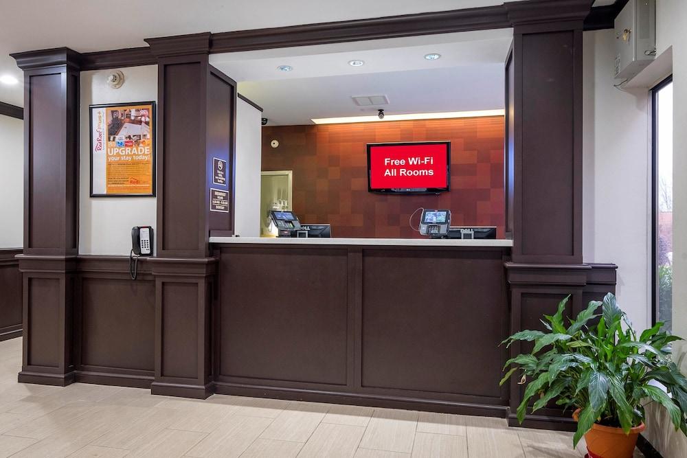 Hotel Red Roof Plus+ & West - Cedar Bluff 3*