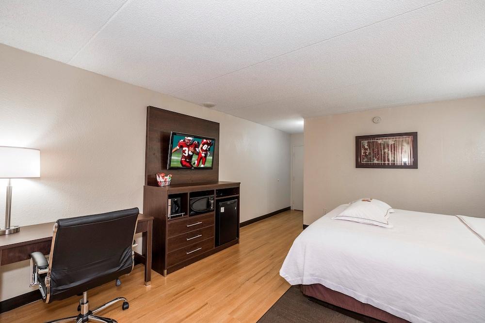 Hotel Red Roof Plus+ & West - Cedar Bluff Knoxville