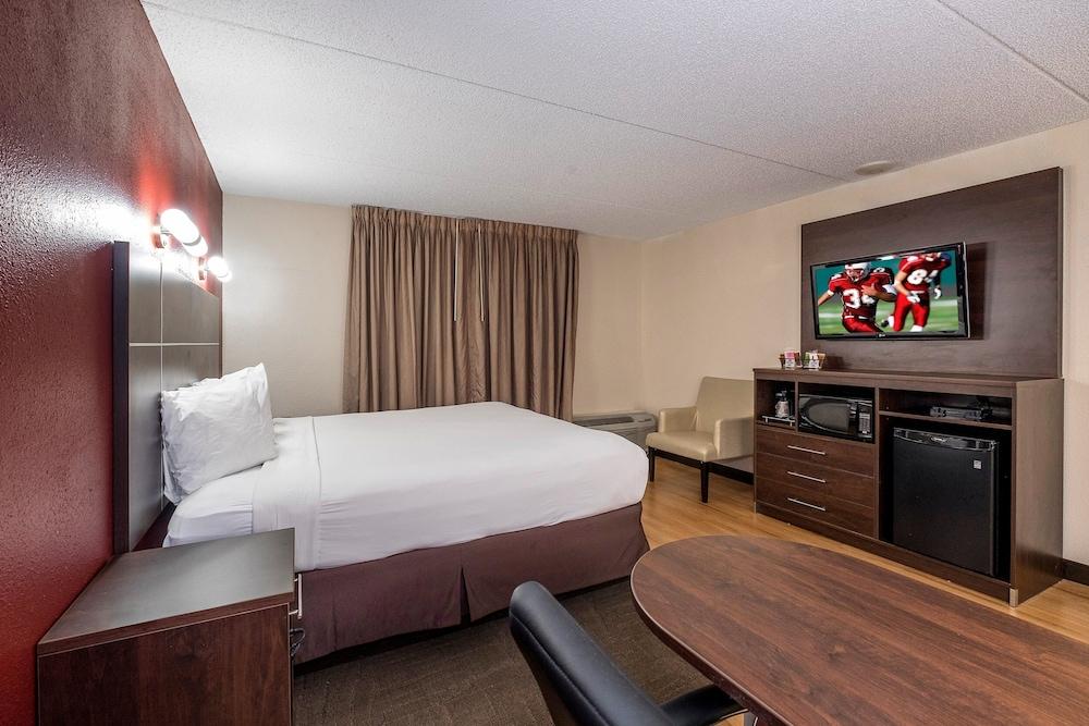 Hotel Red Roof Plus+ & West - Cedar Bluff Knoxville