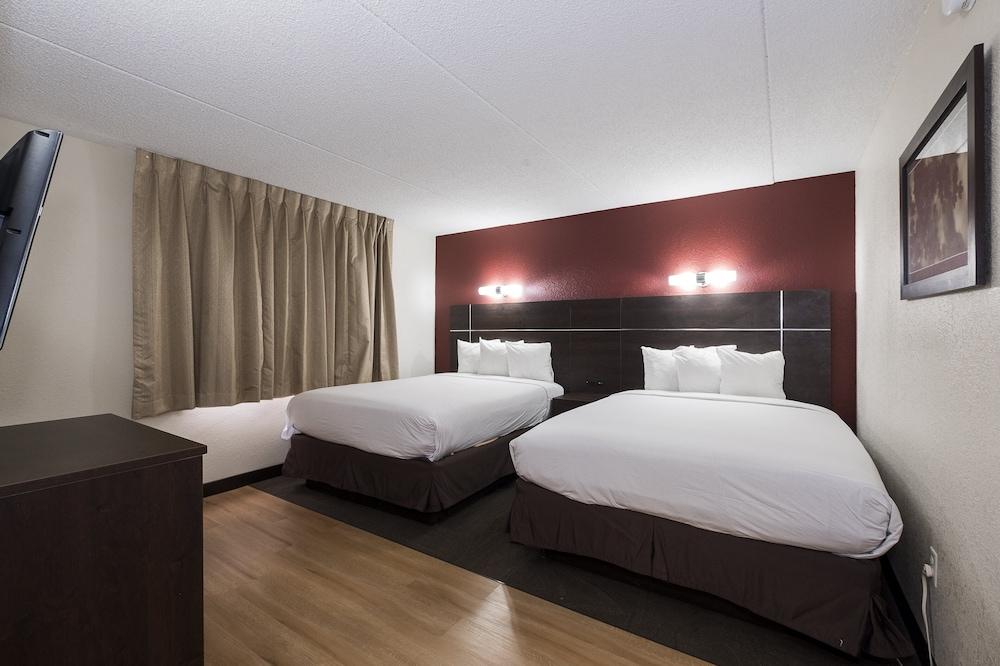 Hotel Red Roof Plus+ & West - Cedar Bluff 3*