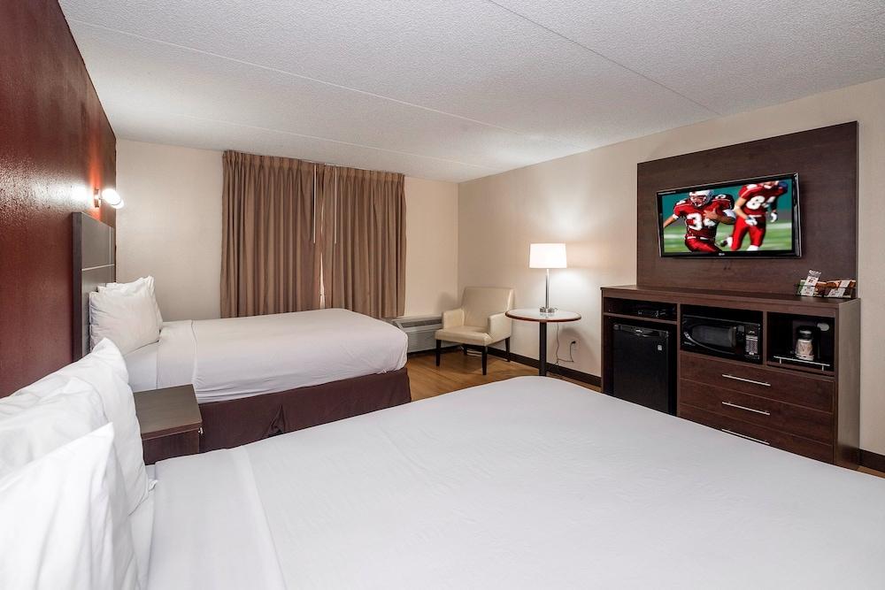 Red Roof Plus+ & West - Cedar Bluff Hotel