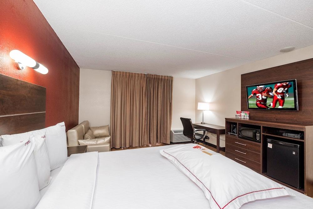 Red Roof Plus+ & West - Cedar Bluff 3*