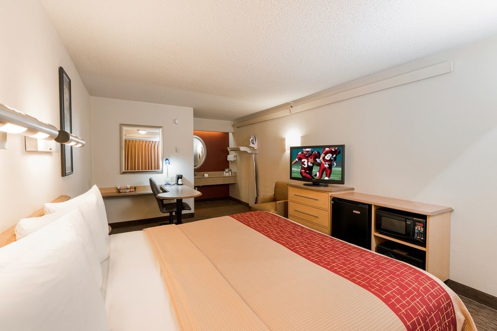 Hotel Red Roof Plus+ & West - Cedar Bluff Knoxville